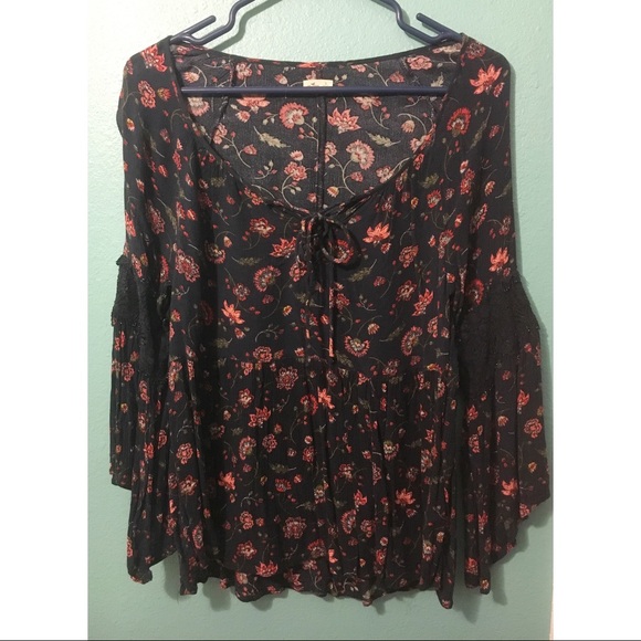 Hollister Tops - Hollister peasant top.